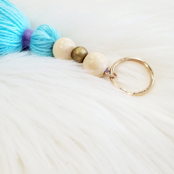 Keychain handmade with Wool and natural beads - Picture 4 of 7